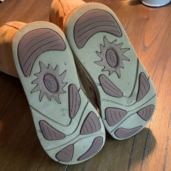 UGG Side Zip Sunset Suede Shearling Boots - Picture 11 of 11